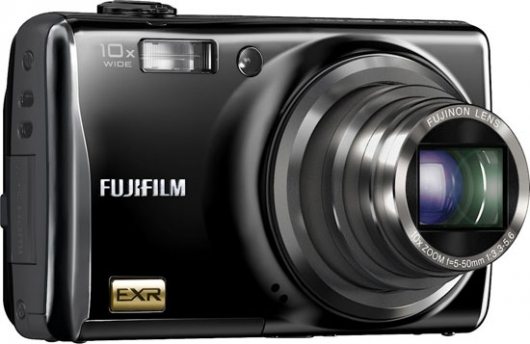 FujiFIlm FInePix Headlined by HS10 3