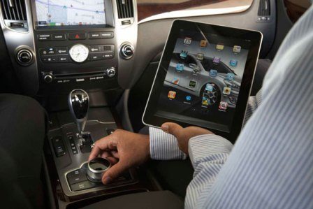 Hyundai Equus Luxary Sedan Includes Apple iPad for its Manual