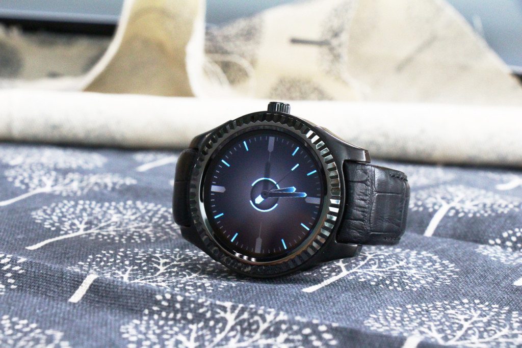 DT No.1 D7 is an Android stand-alone smartwatch
