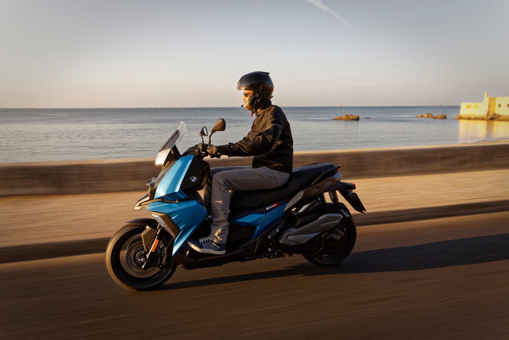 BMW C400X goes 0-62 in 9.5 seconds
