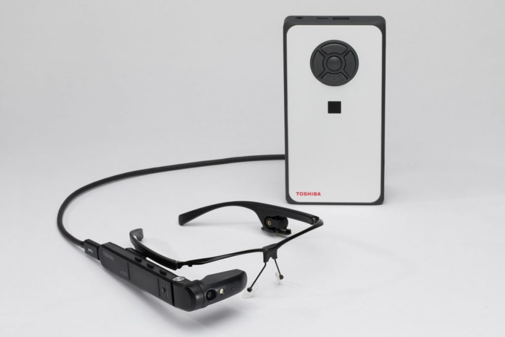 Toshiba dynaEdge AR Smart Glasses has a pocket PC