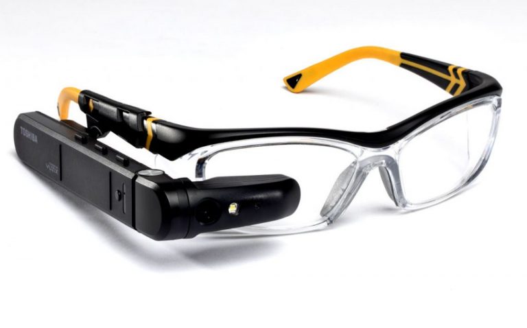 Toshiba dynaEdge AR Smart Glasses are cool