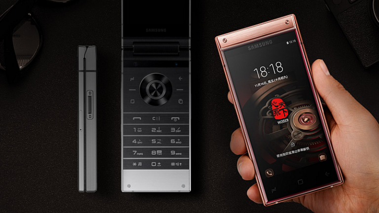 Samsung unveils W2019 High-end Flip Phone