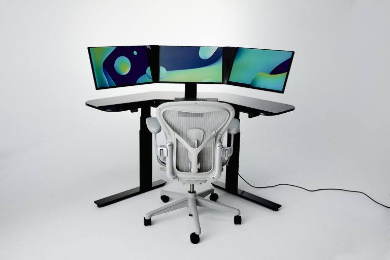 Cemtrex SmartDesk- The Coolest Desk You’ll Ever See in Your Life