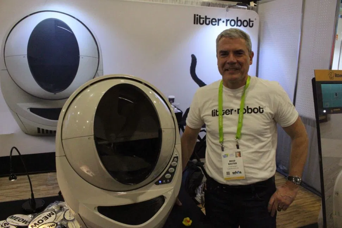 Brad Baxter with the Litter-Robot at CES 2018