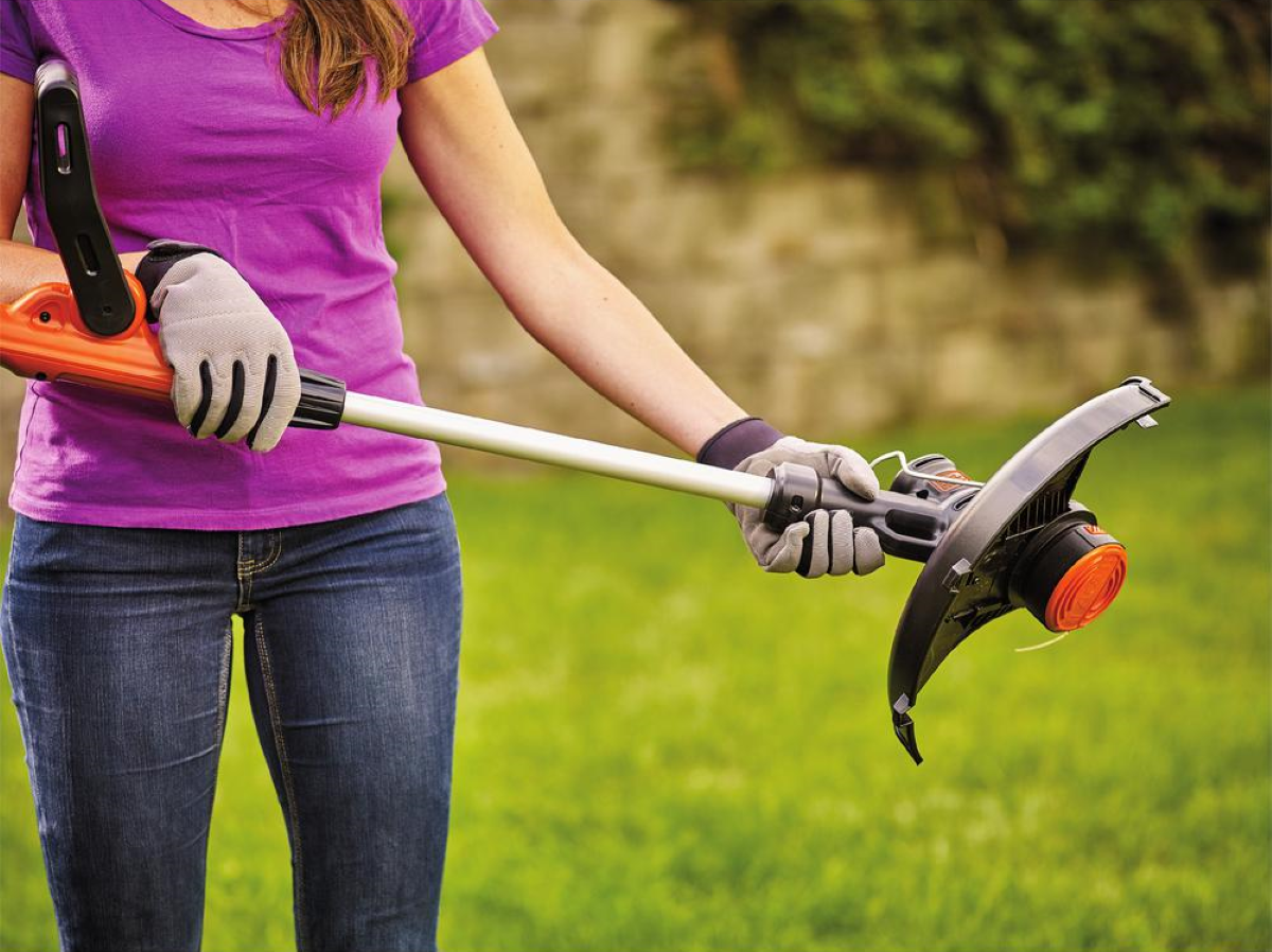 https://www.gadgetgram.com/wp-content/uploads/2020/01/3.-Black-and-Decker-40V-MAX-Lithium-String-Trimmer-3.png