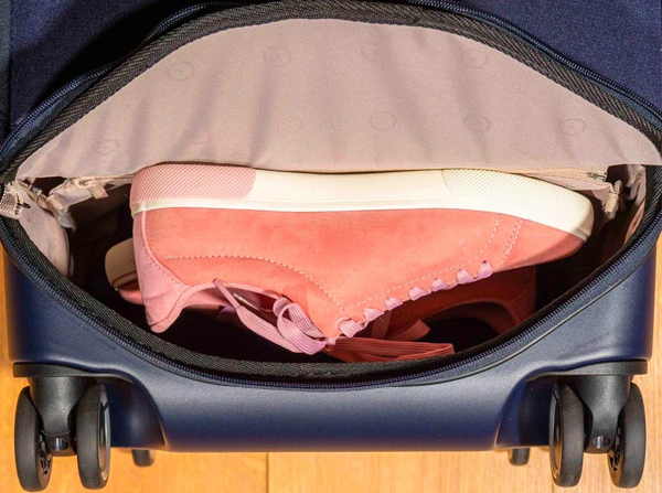 Easy-access standalone shoes compartment (located at the bottom of the case)