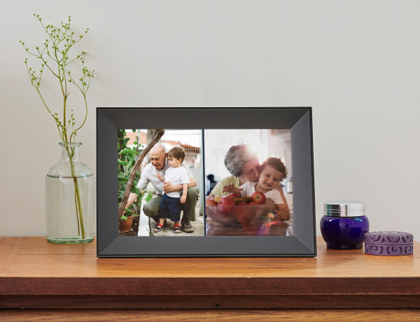 Aura Frames Carver Digital Frame – 10.1″ Full HD Frame w/ Cloud Storage
