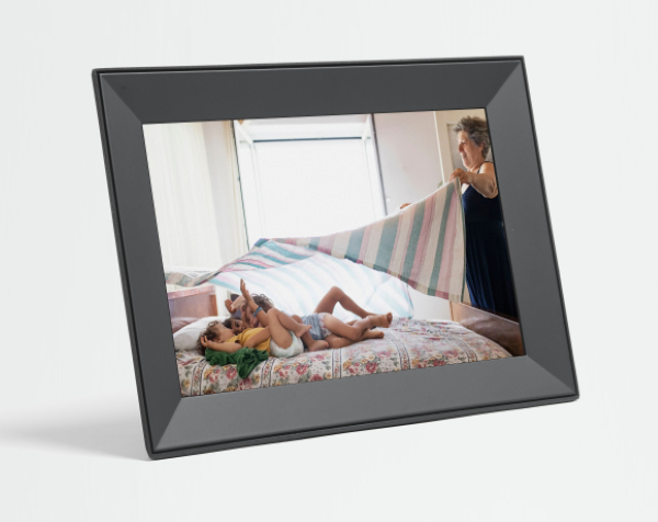 Aura Frames Carver Digital Frame