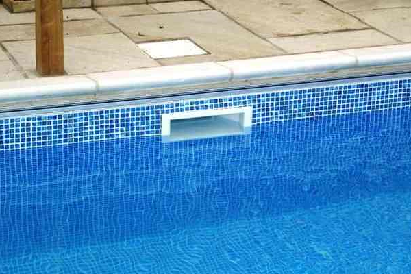 A Guide to Swimming Pool Skimmers What They Do & How They