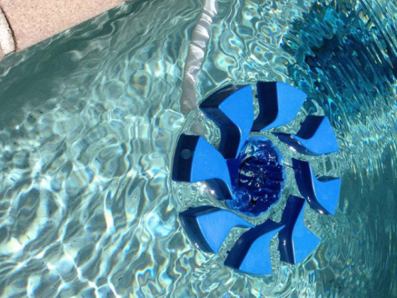 intelligent swimming pool skimmer