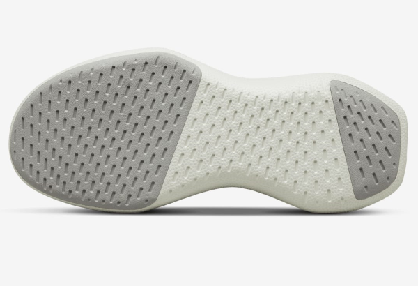 Flared Outsole Responsive Design with natural rubber traction pads