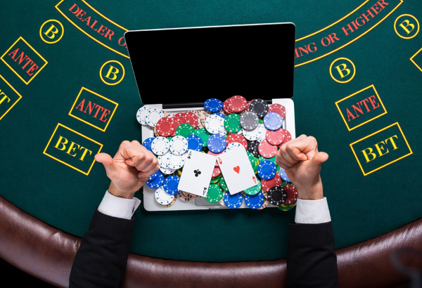 How Online Casinos Operate
