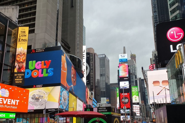 Digital Signage Giving Business an Edge in Advertising